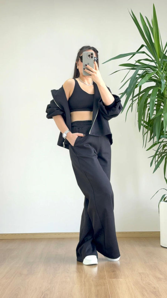 Siyah 3’lü Eşofman Takımı ile Şehirli ve Güçlü Stil