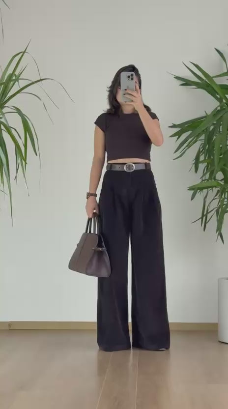 Modern Siluetin Gücü: Acı Kahve Geniş Paça Pantolon | Zamansız Şıklığın Temsilcisi